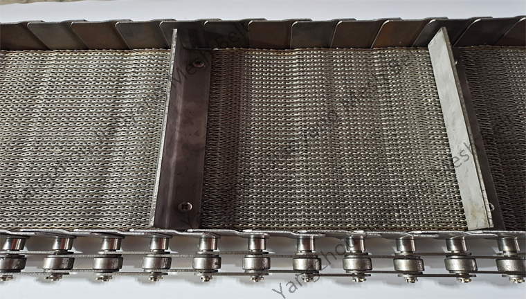 Chain-Reinforced Edge for Heavy-Duty Conveyor Belts