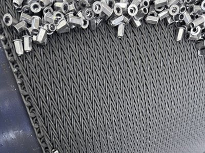 Fastener heat treatment mesh belt