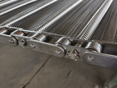 Compound weave conveyor belt with chain edge